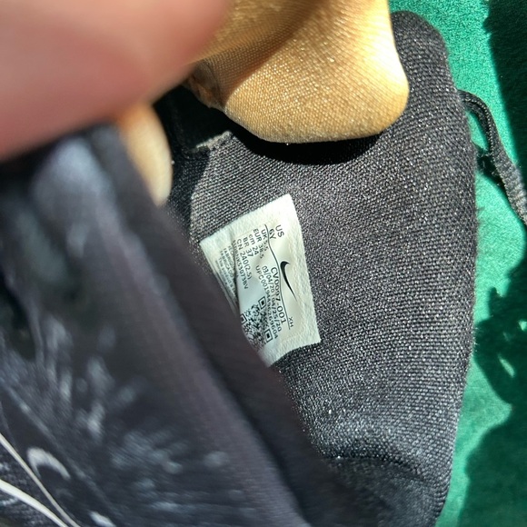 Nike Kybrid S2 Kids Sneakers - Black and Gray - Picture 4 of 16